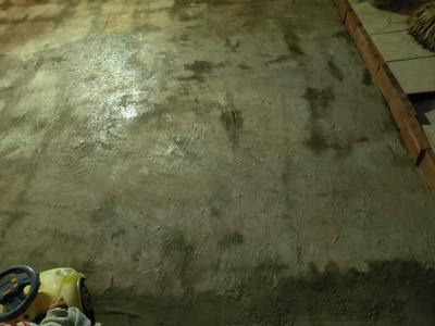 固化劑澆在室內脫砂的水泥地面上效果反饋